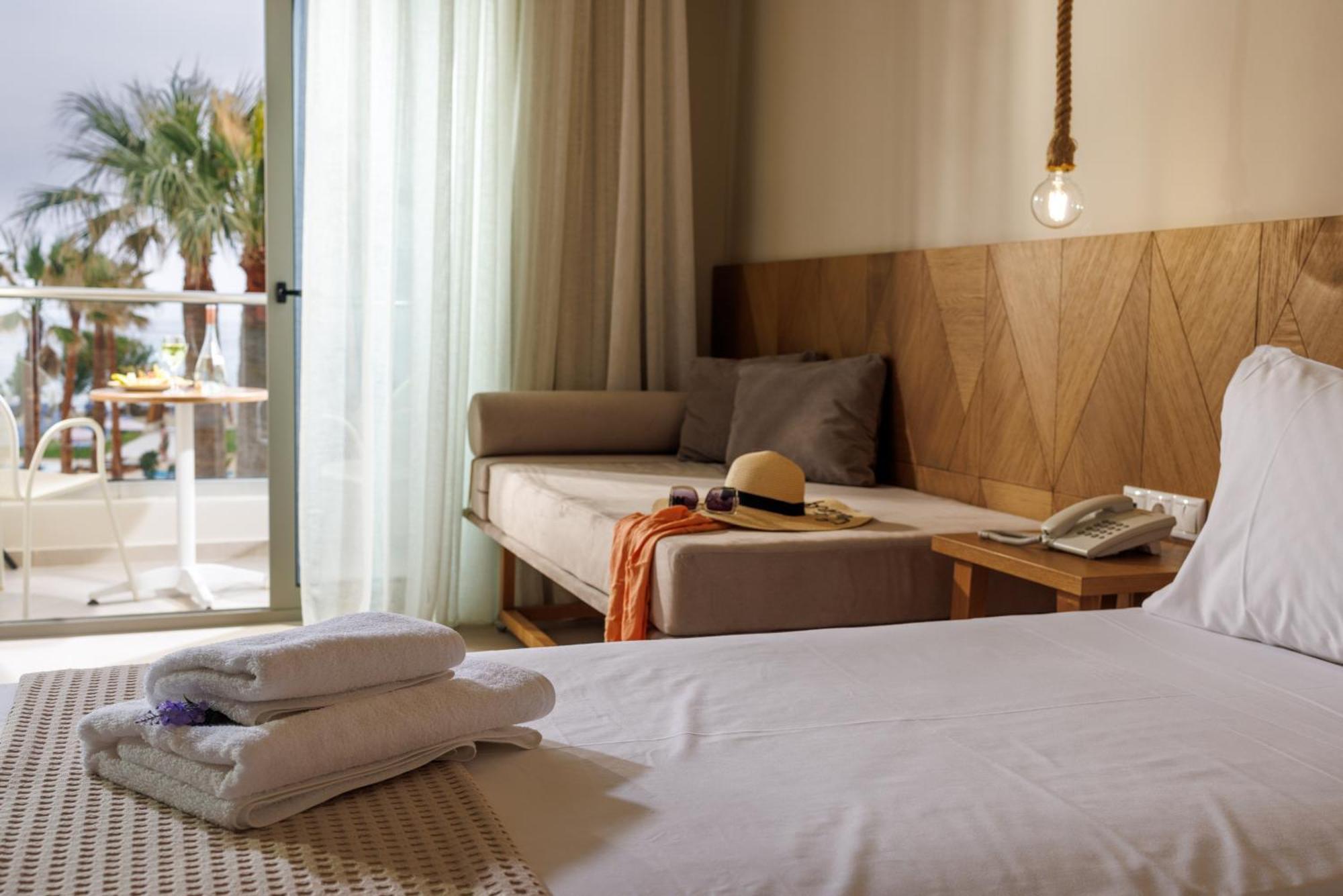 Malia Bay Beach Hotel & Bungalows 외부 사진