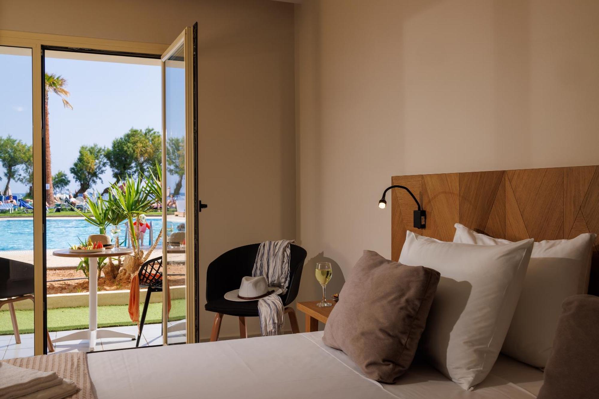 Malia Bay Beach Hotel & Bungalows 외부 사진