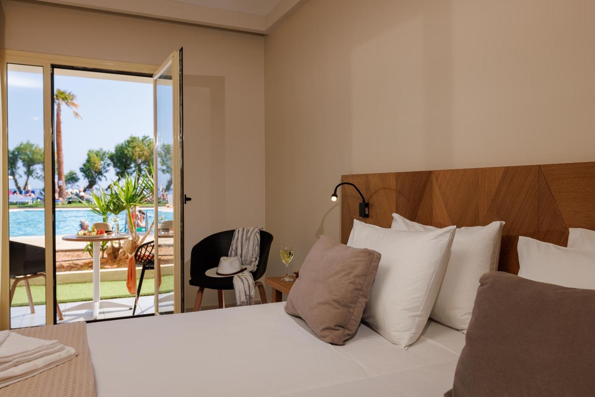 Malia Bay Beach Hotel & Bungalows 외부 사진