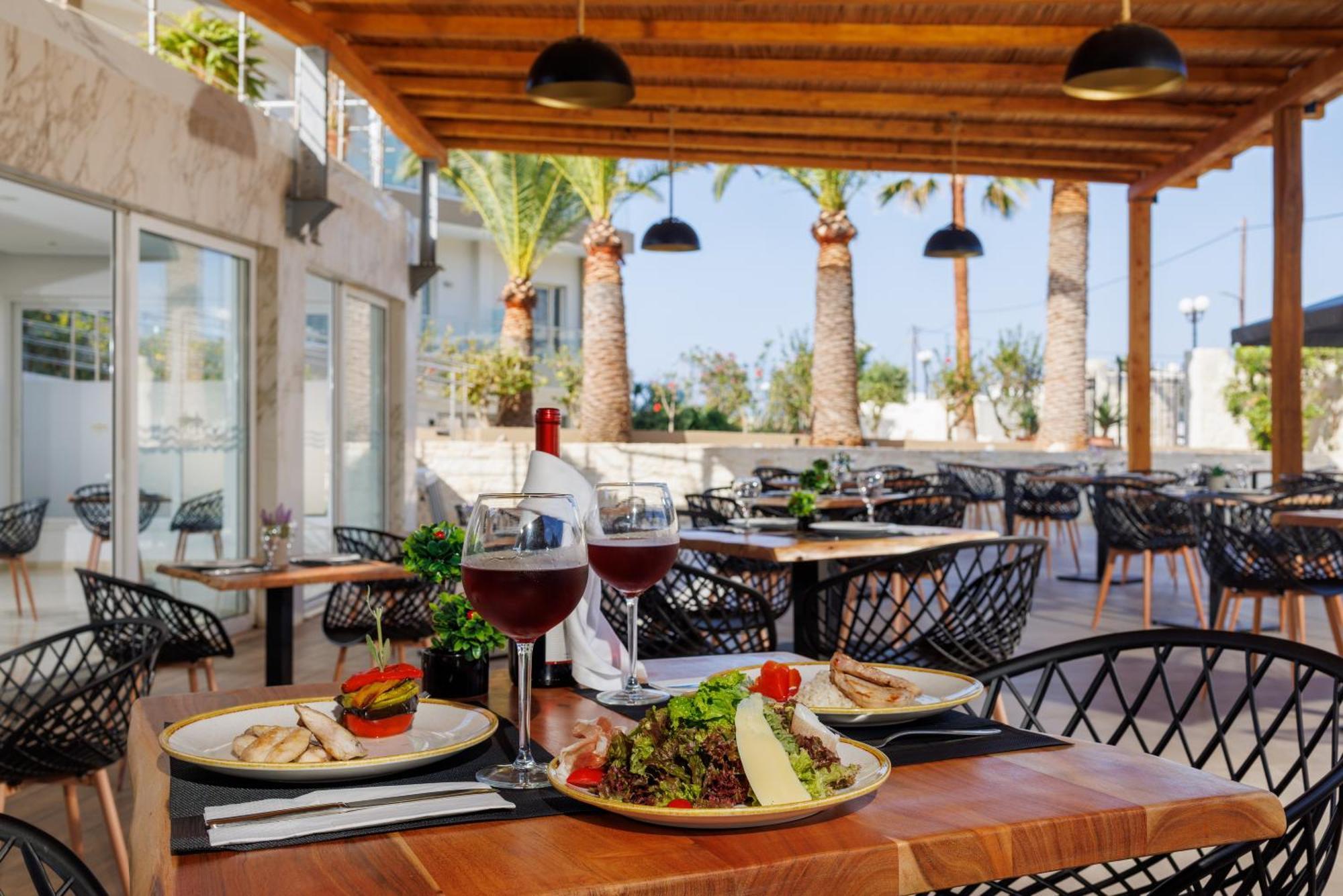 Malia Bay Beach Hotel & Bungalows 외부 사진