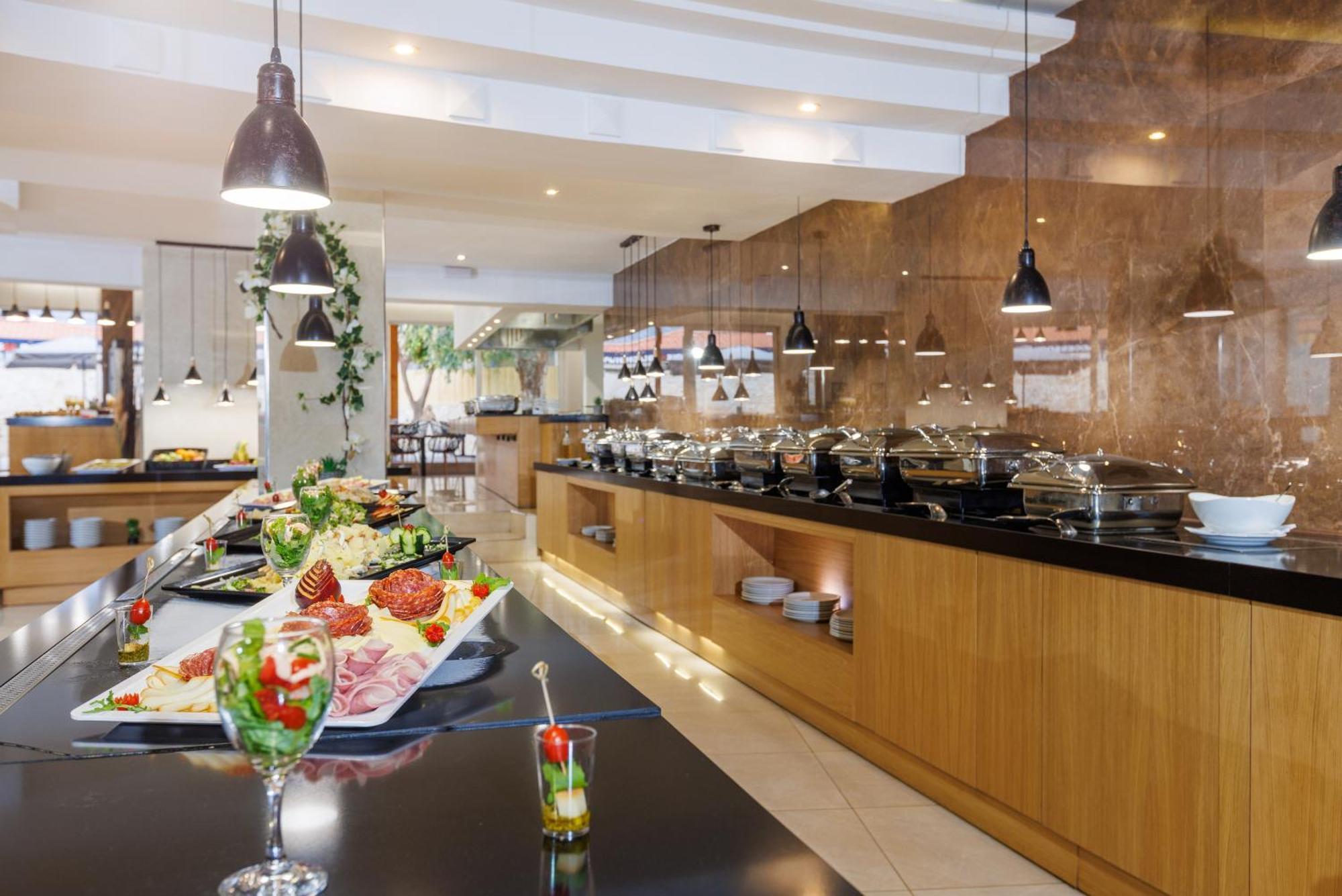 Malia Bay Beach Hotel & Bungalows 외부 사진